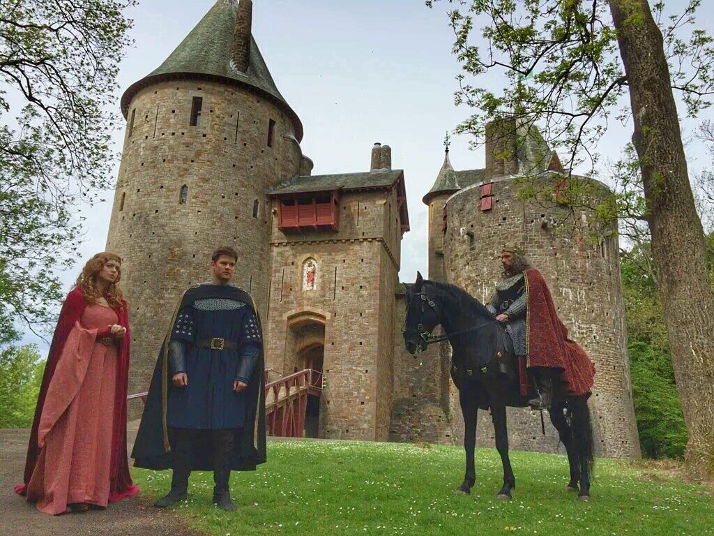 King Arthur, Lancelot and Guinevere outside Castell Coch