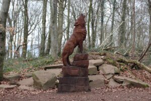 Wooden sculpture of a howling wolf