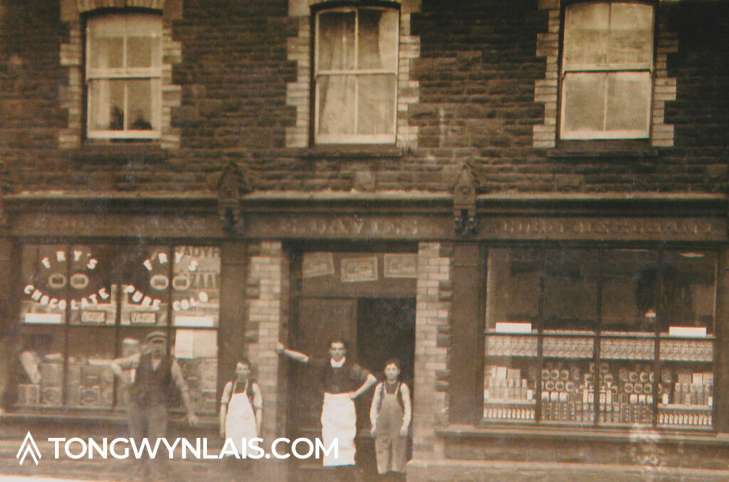 Old photo of shop on Mill Road, Tongwynlais with staff posing outside